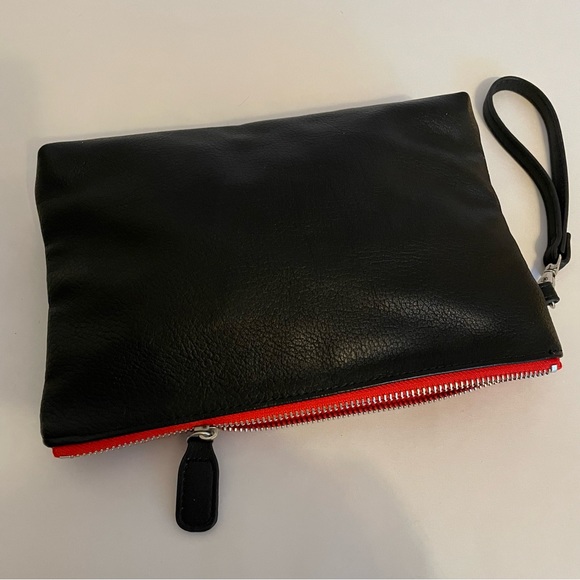 NWOT Old Navy Black Zippered Pouch with Detachable Wrist Strap - Picture 3 of 8